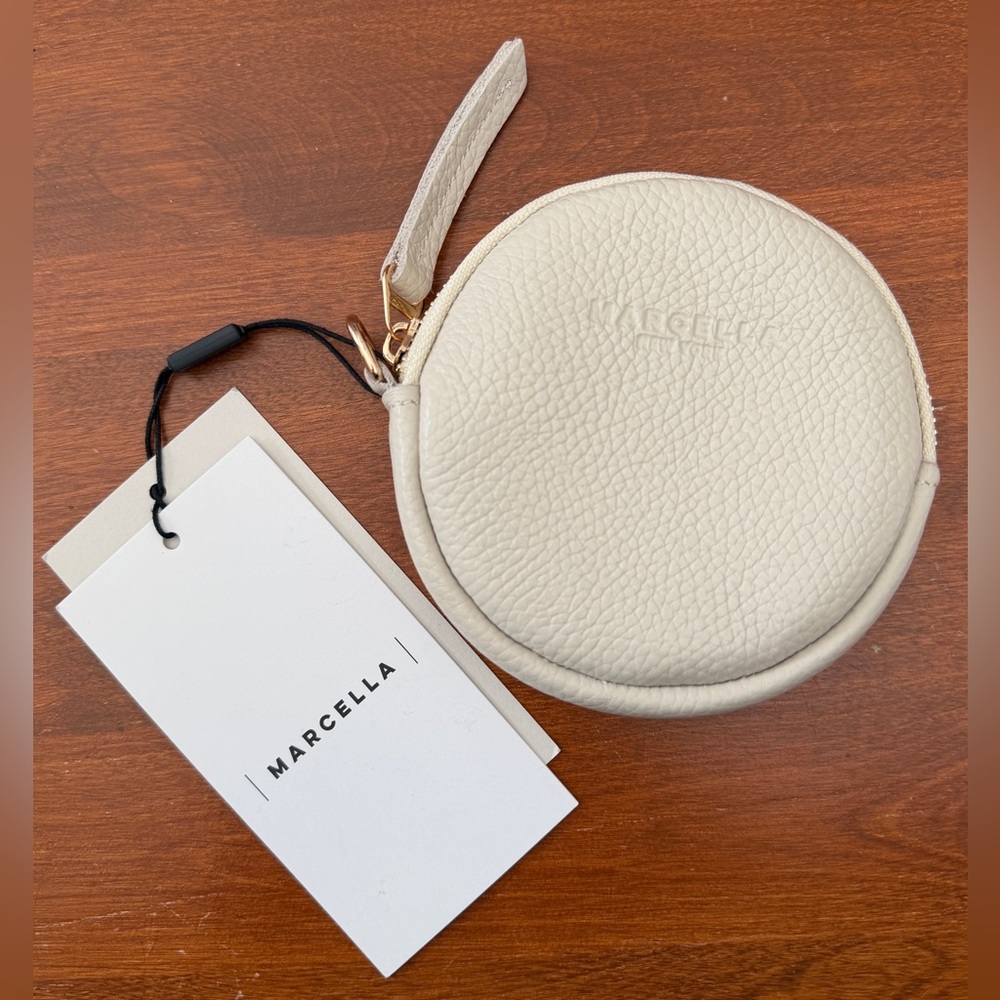 Marcella NYC Maiya‎ Genuine Leather Circle Zip Coin Purse Bone Pebble Cream NWT